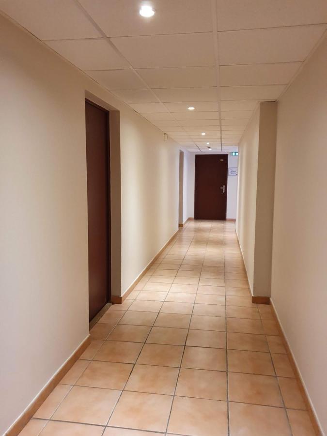 Joli Appartement T2 Dans Residence Avec Piscine, Hammam Et Parking Gratuits Carcassonne Exterior foto